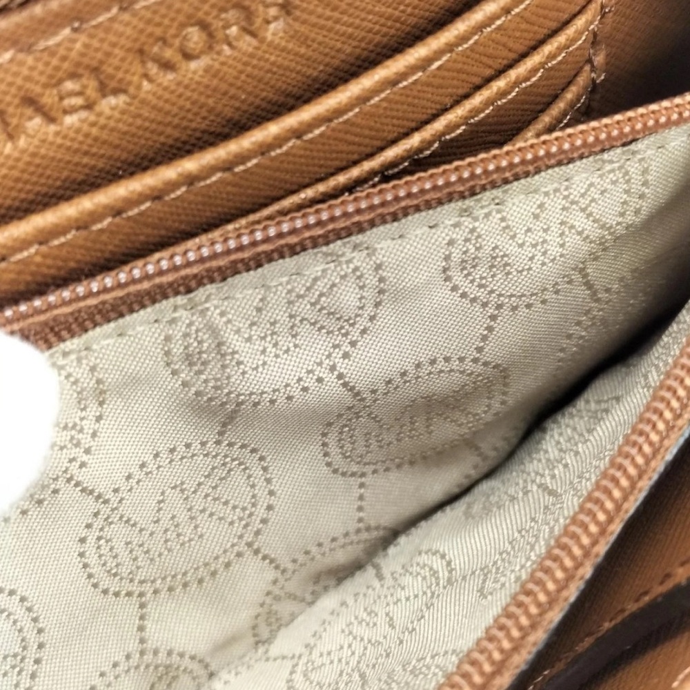 Michael Kors Long wallet Lots Of Storage, Never Used - Picture 5 of 10
